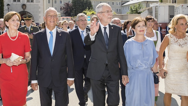 Brigitta Pallauf, Marcelo Rebelo de Sousa, Aelxander van der Bellen, Doris Schmidauer, Christina Haslauer (Bild: APA/FRANZ NEUMAYR/LEO)