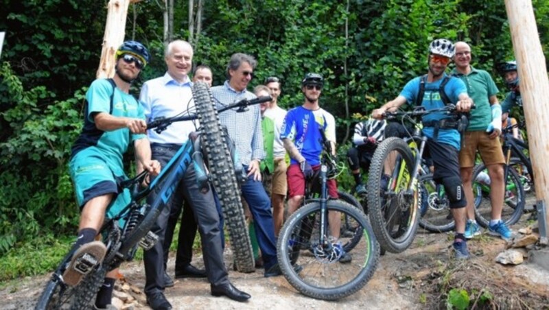 Auch Landesrat Hans Seitinger war bei der Eröffnung der neuen Mountainbike-Trails am Freitag dabei. (Bild: Viktor Milosevic)