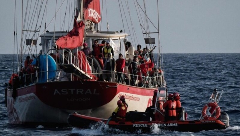 Das NGO-Schiff Astral (Bild: AFP)