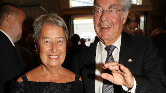 Der ehemalige Bundespräsident Heinz Fischer mit Ehefrau Margit. (Bild: APA/FRANZ NEUMAYR)