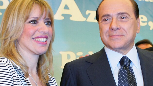 Alessandra Mussolini mit Silvio Berlusconi (Bild: AFP)