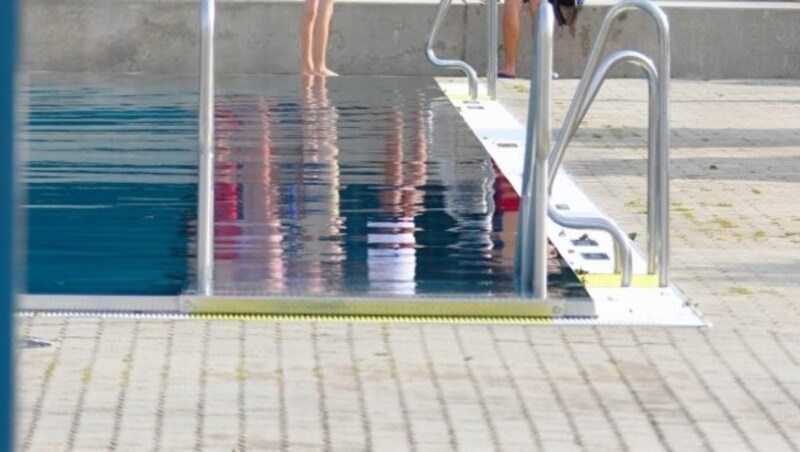 Im Freibad Kremsmünster wurde Sonntag ein Kind vorm Ertrinken gerettet. (Bild: laumat)