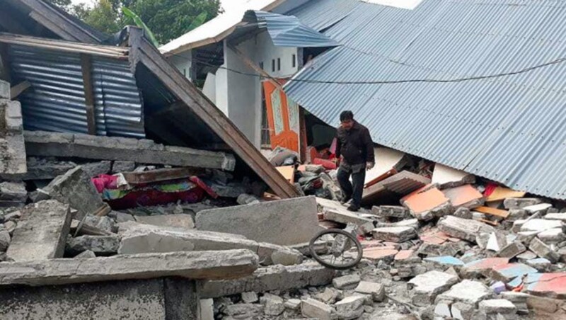 Nach dem ersten Erdstoß gab es zwei weitere größere Erdbeben. (Bild: AP)