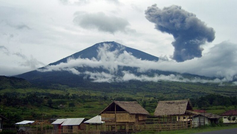 Der Vulkan Barujari auf der Insel Lombok (Bild: AFP)