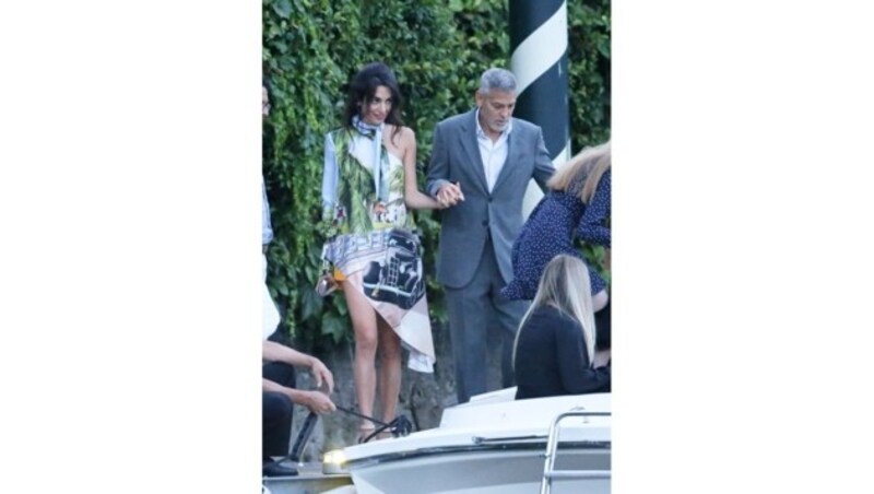 Amal Clooney sorgt mit einem spektakulären Outfit für Wow-Momente. (Bild: www.PPS.at)