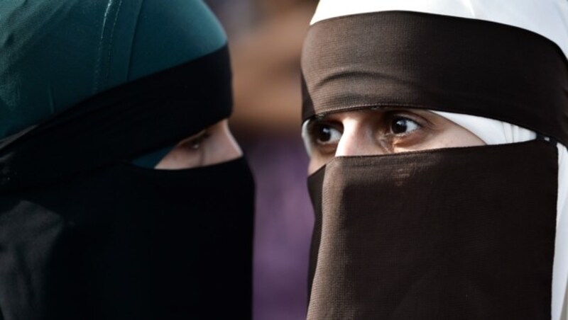 Niqab-Trägerinnen in Dänemark (Bild: AP)