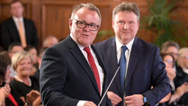 Burgenlands Landeshauptmann Hans Niessl (links) und sein Wiener Amtskollege Michael Ludwig (Bild: APA/ROLAND SCHLAGER)