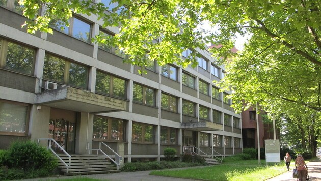 Das Asylquartier in der Linzer Derflingerstraße steht völlig leer. (Bild: Kronen Zeitung)