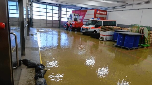 Die Feuerwehr in Fürstenfeld wurde geflutet (Bild: Feuerwehr Fürstenfeld)