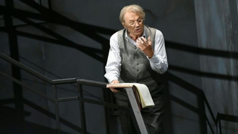 Klaus Maria Brandauer bei einer Probe der „Zauberflöte“ (Bild: APA/BARBARA GINDL)