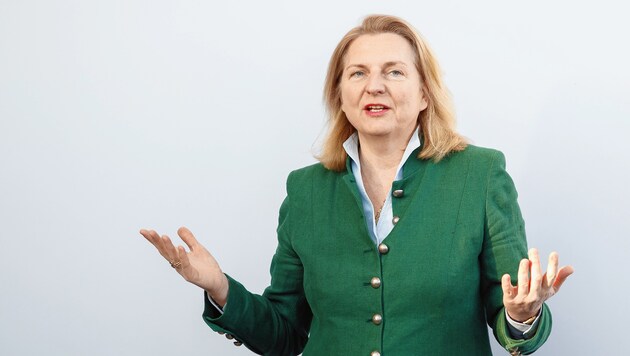 Außenministerin Karin Kneissl (Bild: EPA)