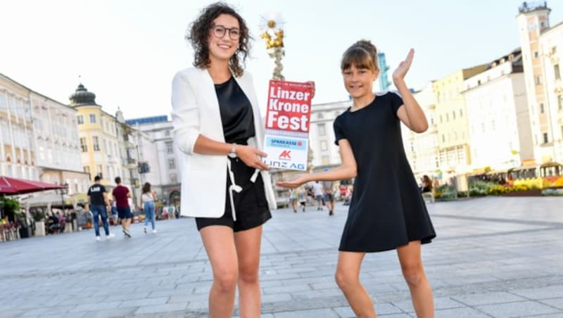 Paula Mayrhuber und Annika Wolkerstorfer dürfen am Linzer „Krone“-Fest auf der YouTube-Bühne moderieren. (Bild: © Harald Dostal / 2018)