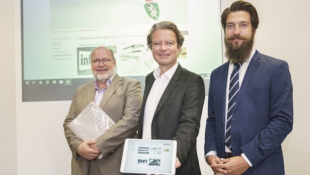 Von links: Hofrat Mag. Bernhard Langmann, Personallandesrat Mag. Christopher Drexler, Reginald Zenta (Partner-Firma eRecruiter (Bild: steiermark.at/Streibl)