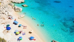 Ein Strand auf Sardinien (Bild: stock.adobe.com)