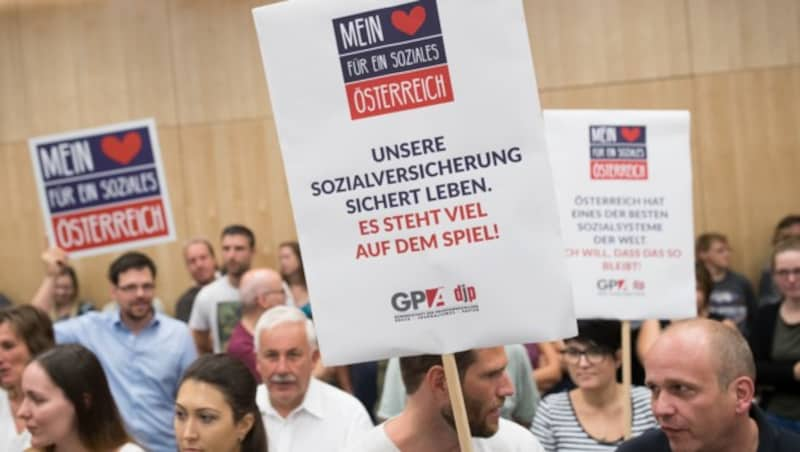 Betriebsversammlung der AUVA mit anschließender Protestaktion (Bild: APA/GEORG HOCHMUTH)