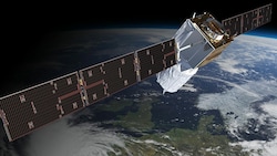 Der ESA Satellit „Aeolus“ trat am Freitagabend, um 21 Uhr MESZ, über der Antarktis in die Atmosphäre ein und verglühte. (Bild: ESA/ATG medialab)