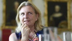 Karin Kneissl übersiedelt nach St. Petersburg. (Bild: APA/HANS KLAUS TECHT)