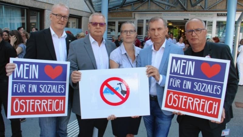 Auch Franz Gosch, Horst Schachner und Josef Pesserl protestierten (Bild: Jauschowetz Christian)