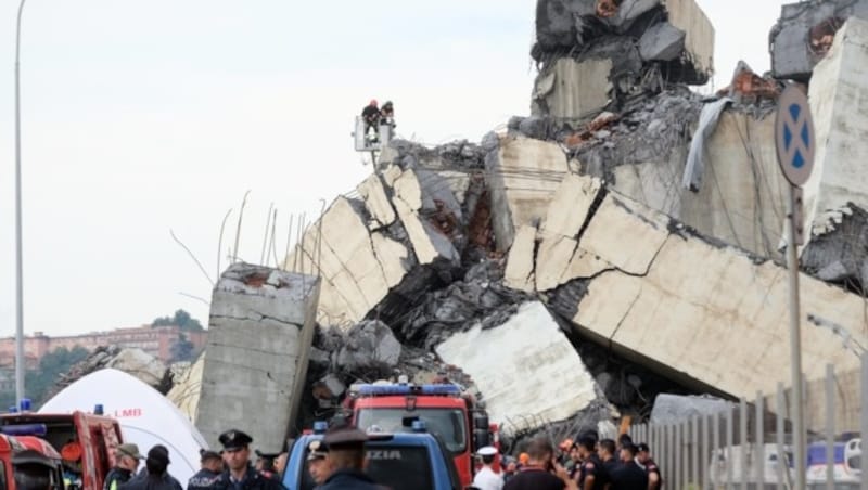 Zahlreiche Menschen wurden vom Schutt begraben. (Bild: AFP)