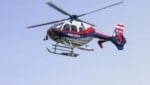Un helicóptero de rescate llevó al hombre de 69 años al Hospital Universitario de Salzburgo.  (Imagen: Policía)