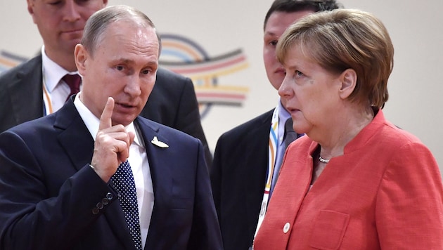 Wladimir Putin mit Angela Merkel (Bild: AFP)
