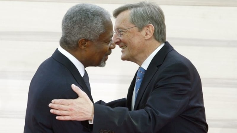 Der damalige, österreichische Bundeskanzler Wolfgang Schüssel (r.) und UNO-Generalsekretär Kofi Annan 2006 in Wien (Bild: APA/Hans Klaus Techt)