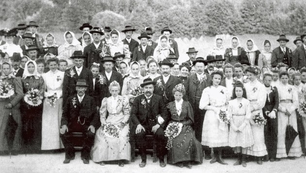 Hochzeit der Familie Sattler anno 1908 in Fölling - diese Bauern gehörten bestimmt zu den wohlhabenderen. Fölling war damals bäuerlich dominiert. (Bild: Kubinsky)