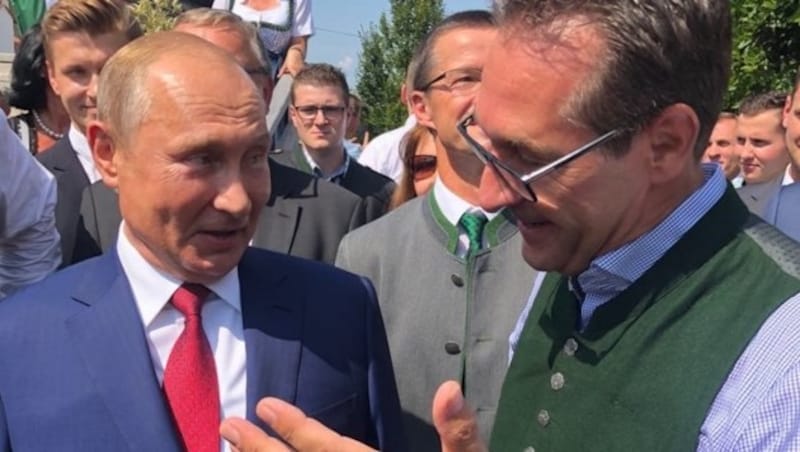 Vizekanzler Strache im Gespräch mit Putin (Bild: "Krone")