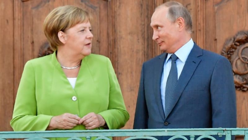 Russlands Präsident Wladimir Putin zu Gast bei Deutschlands Kanzlerin Angela Merkel (Bild: APA/AFP/Tobias SCHWARZ)