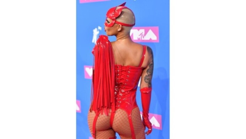 Amber Rose kam in einer feuerroten Korsage mit String. (Bild: AFP or licensors)