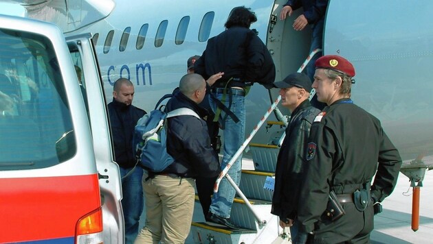 Einer der jüngsten Frontex-Abschiebungsflüge (Archivfoto). (Bild: BMI/Egon Weissheimer (Symbolfoto))