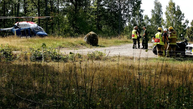 Ermittlungen an der Absturzstelle (Bild: AFP)