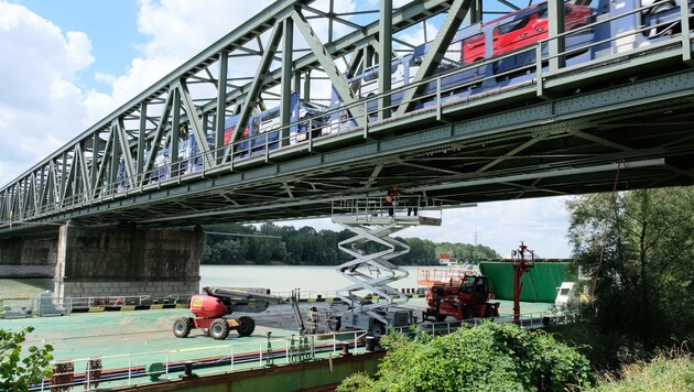 Die Sanierung der Donaubrücke Mauthausen konnte um drei Wochen früher beendet werden. (Bild: Horst Einöder)