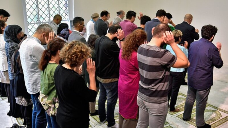 In der liberalen Ibn-Rushd-Goethe-Moschee beten Frauen und Männer gemeinsam. (Bild: AFP)