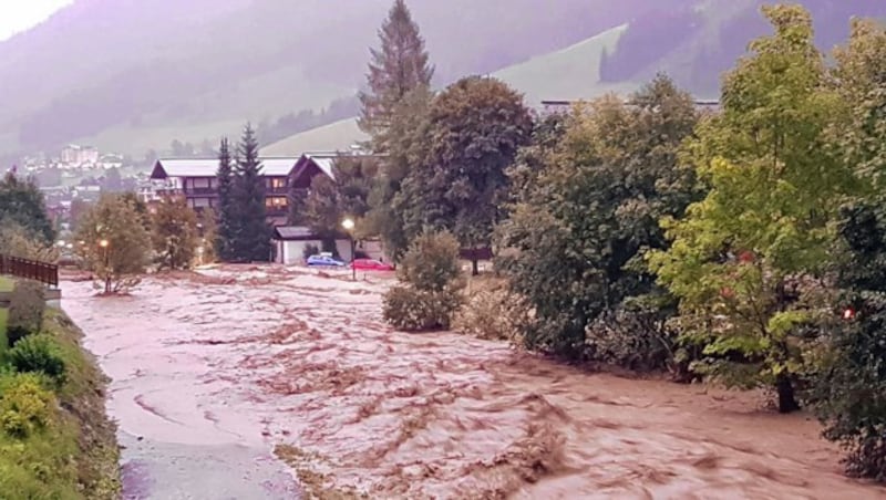 Aus einem kleinen Bach wurde eine Sturzflut, die alles mit sich riss, was sich ihr in den Weg stellte. (Bild: Gensbichler)