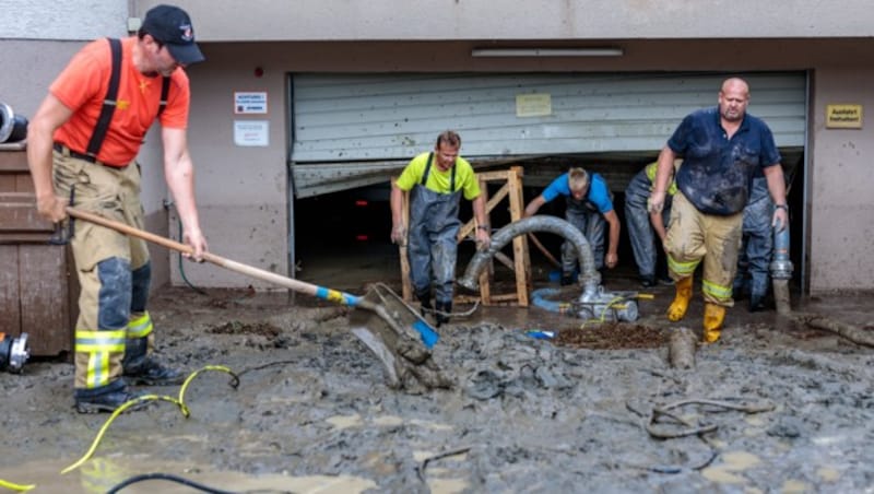 Aufräumen nach dem Unwetter in Hinterglemm (Bild: APA/EXPA/JFK)