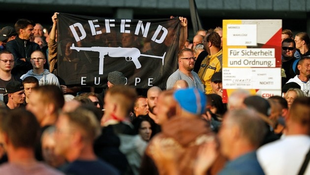 Kundgebungsteilnehmer von der Bürgerbewegung „Pro Chemnitz“ (Bild: APA/AFP/ODD ANDERSEN)