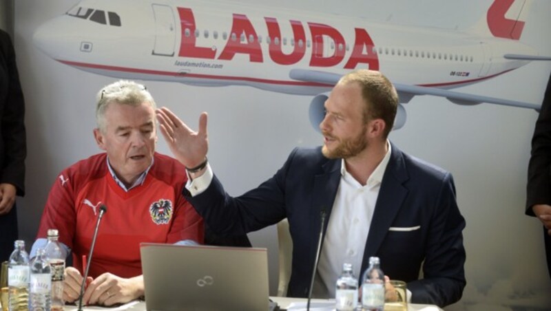 Ryanair-CEO Michael O‘Leary und Laudamotion-Geschäftsführer Andreas Gruber (rechts) (Bild: APA/Herbert Pfarrhofer)