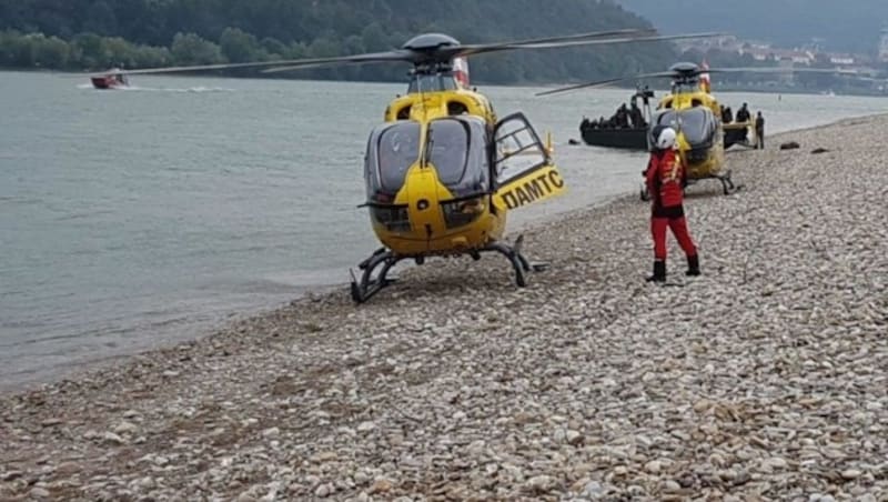 Insgesamt drei Helikopter wurden zur Unfallstelle beordert. (Bild: Einsatzdoku.at)