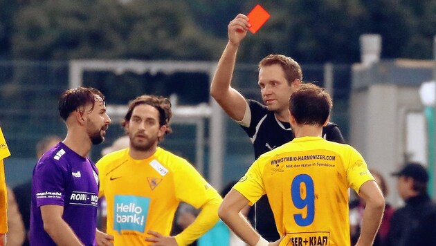 Referee Jäger zeigte Austria-Stürmer Omerovic im Finish die rote Karte. (Bild: Daniel Krug sen.)