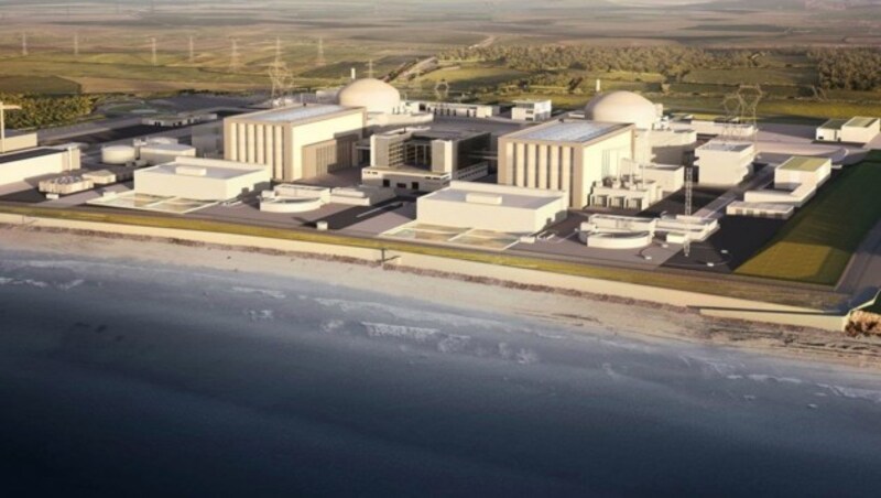 Die Computergrafik zeigt, wie Hinkley Point nach dem Ausbau aussehen soll. (Bild: AFP )