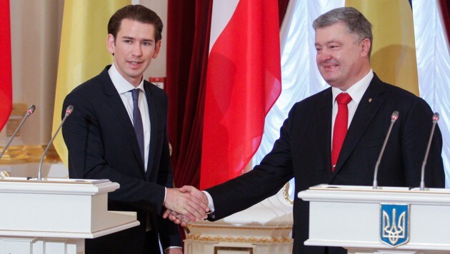 Bundeskanzler Sebastian Kurz (ÖVP) und der ukrainische Präsident Petro Poroschenko (Bild: AFP)