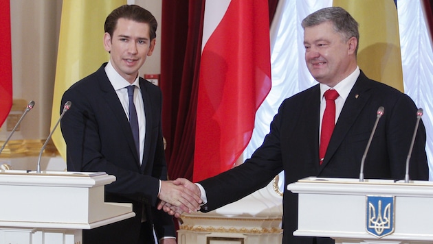 Bundeskanzler Sebastian Kurz (ÖVP) und der ukrainische Präsident Petro Poroschenko (Bild: AFP)