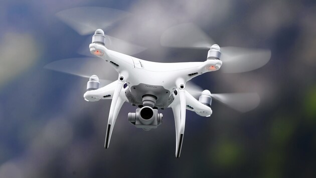 Drohne mit Kamera (Symbolbild). (Bild: GERHARD SCHIEL)