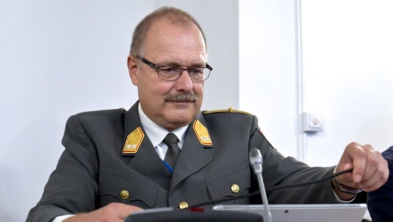 Der Leiter der „Task Force Eurofighter“, Generalmajor Hans Hamberger (Bild: APA/Herbert Neubauer)