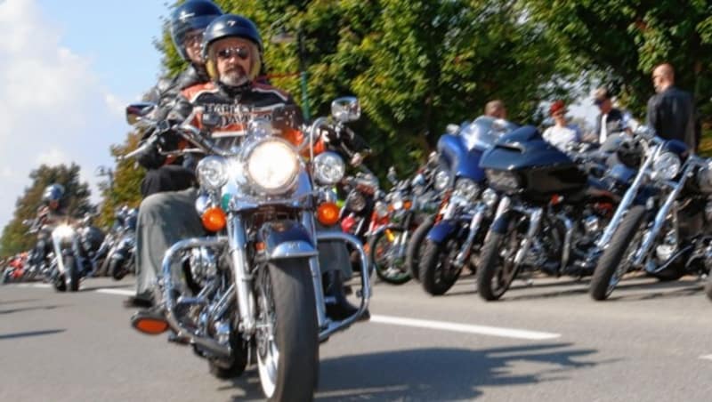 Für das Betreten des Harley-Villages gilt die 3-G-Regel: Nur geimpfte, getestete oder genesene Motorradfahrer und Fans können dort von 10 bis 18 Uhr feiern. (Bild: Uta Rojsek-Wiedergut)