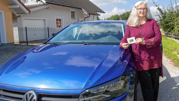 Die Schuldirektorin und dreifache Oma Brigitta Gigler hat Ärger mit ihrem neuen Auto. (Bild: Daniel Scharinger)