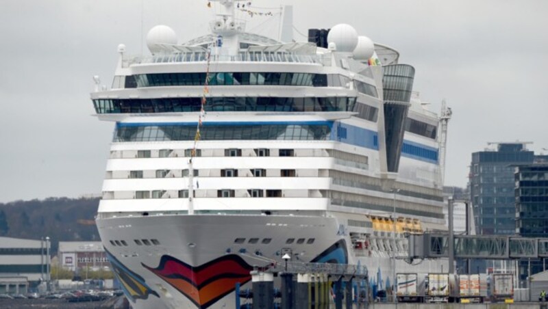 Das Kreuzfahrtschiff AIDAluna 2016 am Ostseekai (Bild: APA/dpa/Carsten Rehder)