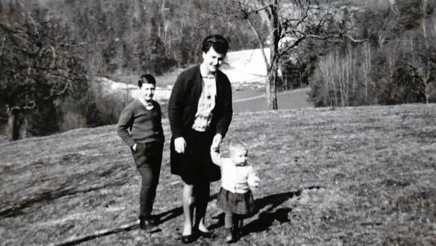 Das Foto stammt aus dem Jahr 1964 - jetzt hofft die steirische Familie, dass sich Christa, das Mäderl von damals, meldet. (Bild: Fam. Pauritsch)