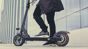 Gefährliche Vorfälle mit E-Scooter nehmen zu. (Bild: ©Fxquadro - stock.adobe.com)